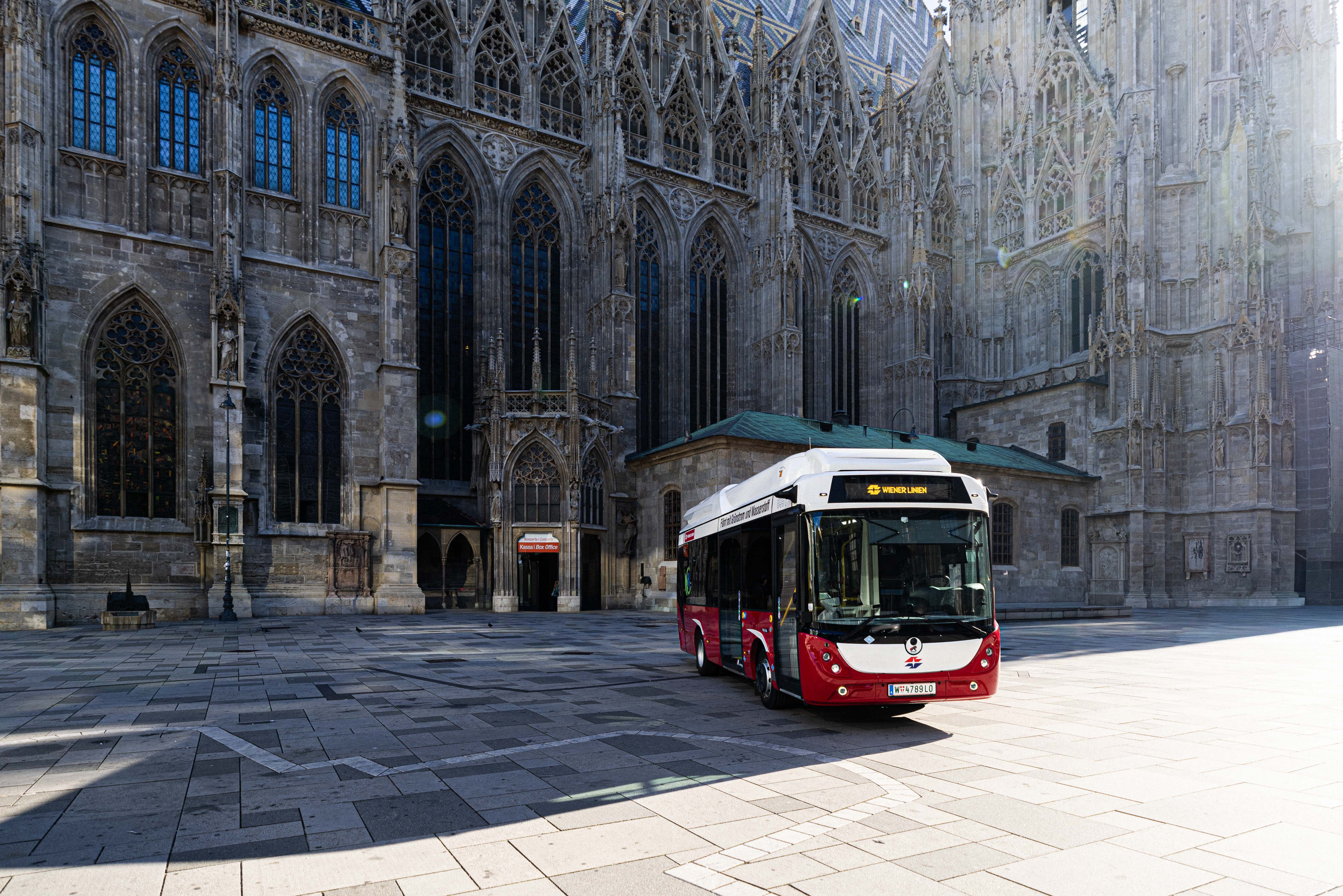 Emissionsfreie Wasserstoff-E-Busflotte fährt los - wienerlinien.at