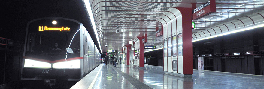 V-Zug in der U1-Station Leopoldau