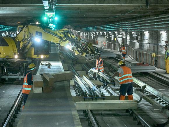 Construction in an underground tunnel 